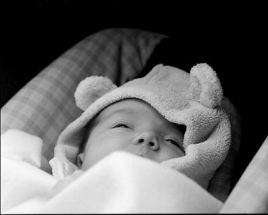 (&) mettre au monde un petit bébé (&)